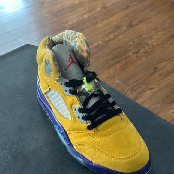 Shoes - Picture 2 of 6